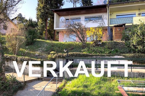 VERKAUFT i. 2019 - Ruhig gelegenes DHH mit schönem Fern- / Rheinblick! (115809)