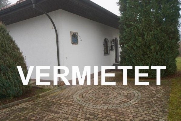 VERMIETET i. 2019 - separat zugängliches Dachgeschoss-Appartement, ca. 40 m² Wohnfl., EBK, Bad mit Badewanne (115629)