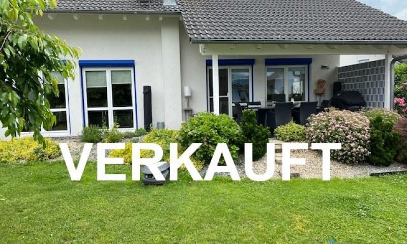 VERKAUFT i. 2021 - Exklusives EFH, kurzfristig frei, ca. 260 m² Wohnfl., ruhige beliebte Lage, EBK, Teich, Gartenfreisitz, eingezäunt, Doppelgarage