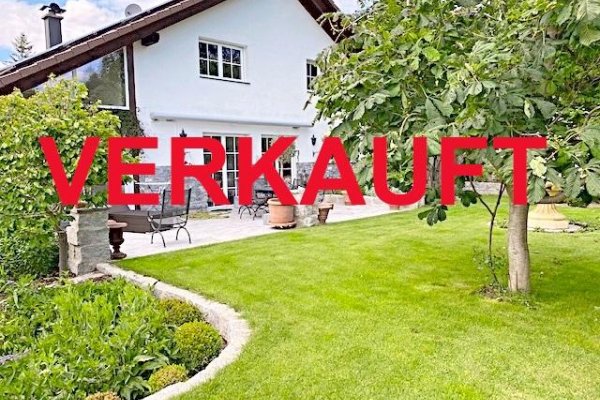 VERKAUFT i. 2022 - KEINE KÄUFERMAKLERGEBÜHR! Aufwendig erstelltes EFH, Solar, Photovoltaik, Wärmepumpe, eben angelegtes Rasengrst., zahlreiche Einbauschränke