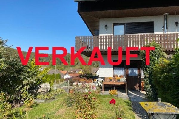 VERKAUFT i. 2022 - Idyllisch gelegene 3-Zi-(Ferien)-ETW, ca. 91 m² Wohnfl. inkl. ca. 16 m² überdachter rundumlaufender Balkon, Schwedenofen