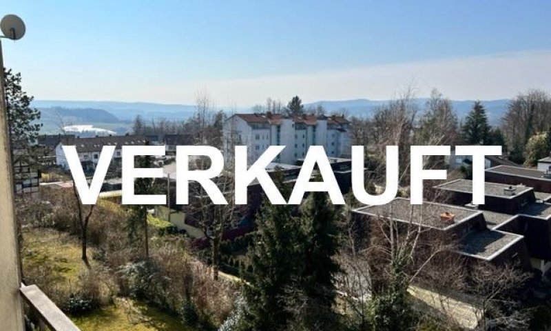 VERKAUFT i. 2022 - KEINE KÄUFERMAKLERGEBÜHR! 3-Zi-ETW, Lift, EBK, Balkon mit traumhaftem Fernblick, Keller, neue Sprechanlage, Parkett, Bad Fenster