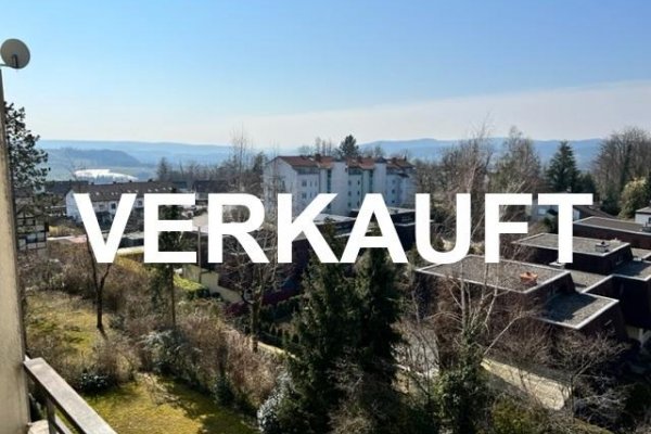 VERKAUFT i. 2022 - KEINE KÄUFERMAKLERGEBÜHR! 3-Zi-ETW, Lift, EBK, Balkon mit traumhaftem Fernblick, Keller, neue Sprechanlage, Parkett, Bad Fenster