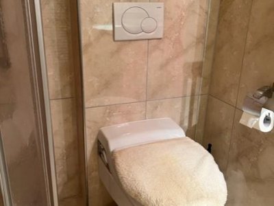 Entdecken Sie diese ansprechende und gemütliche 2-Zimmer-ETW 11, die durch ihre hochwertige Ausstattung und liebevolle Instandsetzung besticht
modernes Bad, Closomat, aufwendige EBK, übergrosser Balkon, Markise, Kfz-Stellplatz, Glasfaser