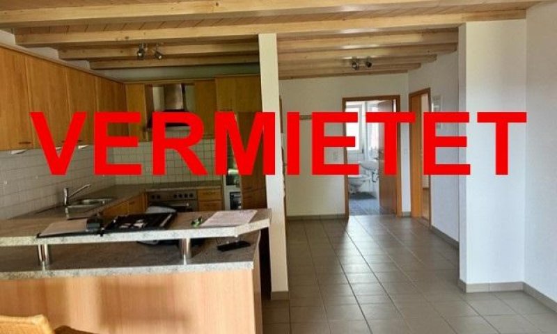VERMIETET i. 2023 - 3-Zi-Whg, ebenerdiger Zugang, Sackgasse, EBK, Balkon, Parkett, Wärmepumpe / Solar