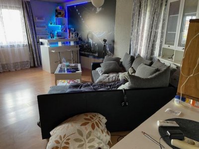 Entdecken Sie dieses attraktive 2FamH, das direkt am malerischen Rhein in Waldshut gelegen ist. Mit ca. 220 m² Wohnfl. und grosszügigen Sonnenterrassen im EG und OG bietet diese Immobilie viel Platz für Familien oder als Investitionsobjekt zur Vermietung
