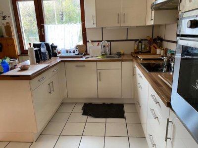 Entdecken Sie dieses attraktive 2FamH, das direkt am malerischen Rhein in Waldshut gelegen ist. Mit ca. 220 m² Wohnfl. und grosszügigen Sonnenterrassen im EG und OG bietet diese Immobilie viel Platz für Familien oder als Investitionsobjekt zur Vermietung