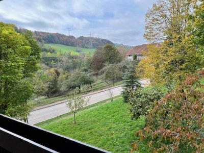 4-Zi-ETW, in kl. gepflegtem 3FamH, Balkon, EBK, Schwedenofen, Blick, Garage