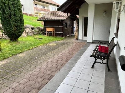 4-Zi-ETW, in kl. gepflegtem 3FamH, Balkon, EBK, Schwedenofen, Blick, Garage
