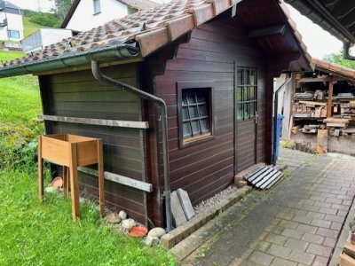 Diese grosszügige 4-Zimmer-ETW befindet sich in einem gepflegten, massiv erstellten 3-Familienhaus und bietet Ihnen alles, was Sie für ein harmonisches Zuhause benötigen
Schwedenofenanschluss, Erker, Balkon, Blick, Garage, Schopf