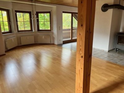 4-Zi-ETW, in kl. gepflegtem 3FamH, Balkon, EBK, Schwedenofen, Blick, Garage