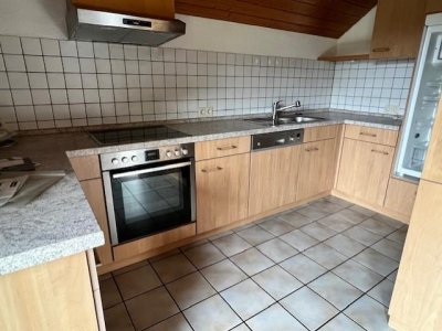 sofort beziehbare, gut ausgestattete 4-Zi-ETW, Schwedenofen, EBK, Parkett, Balkon, mit darüberliegendem Speicher, Garage 