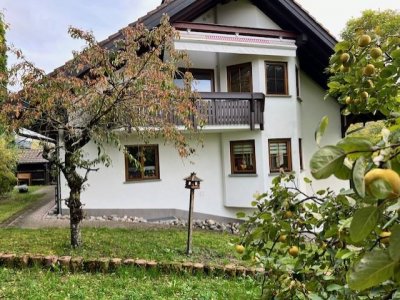 sofort beziehbare, gut ausgestattete 4-Zi-ETW, Schwedenofen, EBK, Parkett, Balkon, mit darüberliegendem Speicher, Garage 