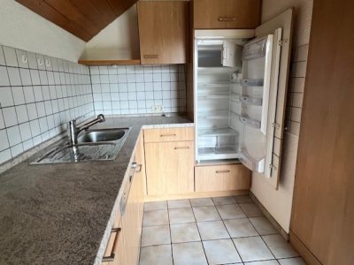 sofort beziehbare, gut ausgestattete 4-Zi-ETW, Schwedenofen, EBK, Parkett, Balkon, mit darüberliegendem Speicher, Garage 