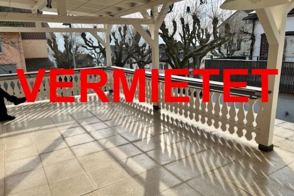 VERMIETET i. 2024 - 2-Zimmer-Stadt-Wohnung, Top renoviert mit grosser überdachter Terrasse, fussläufig zum Rhein und Fähre, um die Ecke Einkaufsstraße