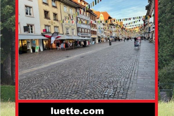 Nutzen Sie die Gelegenheit, ein erstklassiges Ladenlokal in der begehrten Kaiserstraße von Waldshut zu mieten. Diese Geschäftsstraße bietet Ihnen eine hervorragende Sichtbarkeit und Kundenfrequenz.
grosse Schaufensterfront, Lastenlift, Lager