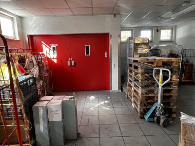 Zentrale Lage in Müllheim, Laden-/Gewerbetage, ca. 1.271 m² Nutzfl. 21 Stpl., 7 Tiefgaragenplätze, Rampe, Lastenlift, UG: Kühlraum