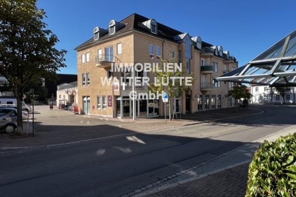 Mitten im Zentrum von Müllheim, Laden-/Gewerbetage, ca. 1.271 m² Nutzfl. 21 Stpl., 7 Tiefgaragenplätze, Rampe, Lastenlift, UG: Kühlraum 