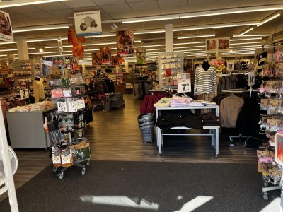 Beste Lage im Herzen, Mitten im Zetrum von Müllheim, Laden-/Gewerbetage, ca. 1.271 m² Nutzfl. 21 Stpl., 7 Tiefgaragenplätze, Rampe, Lastenlift, UG: Kühlraum 