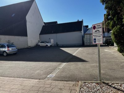 Zentrale Lage in Müllheim, Laden-/Gewerbetage, ca. 1.271 m² Nutzfl. 21 Stpl., 7 Tiefgaragenplätze, Rampe, Lastenlift, UG: Kühlraum