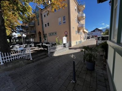 Zentrale Lage in Müllheim, Laden-/Gewerbetage, ca. 1.271 m² Nutzfl. 21 Stpl., 7 Tiefgaragenplätze, Rampe, Lastenlift, UG: Kühlraum