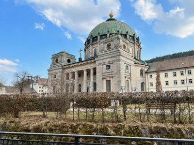 Willkommen in Ihrer neuen Traumwohnung 4-Zi-ETW, EBK, im 3. OG in einem denkmalgeschützten Gebäude, liebevoll renoviert, am Kurpark, Dom, fussläufig ins Zentrum