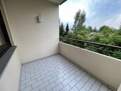 Entdecken Sie Ihre neue kernsanierte 1-Zi-Whg in ruhiger Aussichtslage.
Diese moderne Wohnung im 2. OG, Lift, bietet Ihnen alles, was Sie für ein komfortables Wohnen benötigen