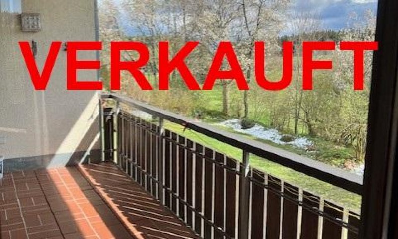 VERKAUFT i. 2025 - 2 ½-Zi-ETW im „Dorf am Himmel“ Höchenschwand, ebenerdig vom Eingang zugänglich, vom überdachten Sonnenbalkon talseitig 3. Stock, Blick ins Grüne, unverbaut, Naturschutzgebiet