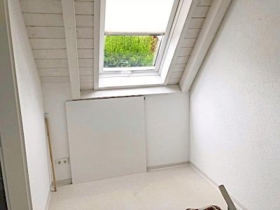 Gemütliches DHH, 3 Zi, EBK, Bad, Kunst, überdachter Freisitz, Markise, Steingarten, Springbrunnen, zentral gegenüber 