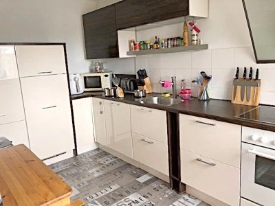Bungalow mit grossem Garten, grosse Sonnenterrasse mit Abgang auf das Rasengrundstück, ca. 260 m² Wohnfl., EBK, offener Kamin, Sauna, Rheinblick, Schule, Kindergarten fussläufig, Bushaltestelle