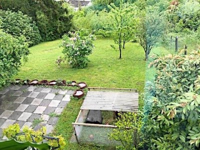 Bungalow mit grossem Garten, grosse Sonnenterrasse mit Abgang auf das Rasengrundstück, ca. 260 m² Wohnfl., EBK, offener Kamin, Sauna, Rheinblick, Schule, Kindergarten fussläufig, Bushaltestelle