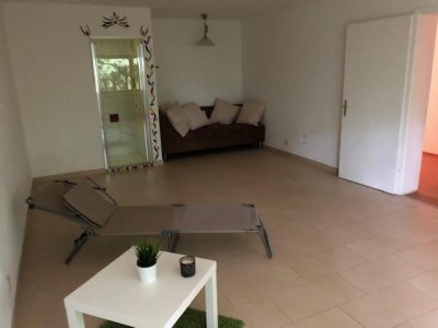 Bungalow mit grossem Garten, grosse Sonnenterrasse mit Abgang auf das Rasengrundstück, ca. 260 m² Wohnfl., EBK, offener Kamin, Sauna, Rheinblick, Schule, Kindergarten fussläufig, Bushaltestelle