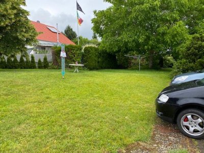 Diese großzügige UG-Whg bietet Ihnen Platz für Büro, Arbeiten
hohen Decken, ca. 104 m² Wohn- und Nutzfl., EBK, kleines Duschbad, neue Vinylböden, Gartenanteil, Gartenhausmitbenutzung