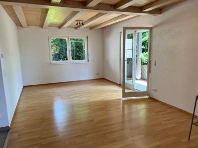 In ruhiger, beliebter Waldrandlage, Rheinblick, 3-Zi-Whg, Parkett, EBK, ebenerdiger Zugang, Garage