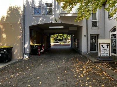 Beste Lage im Herzen, Mitten im Zetrum von Müllheim, Laden-/Gewerbetage, ca. 1.271 m² Nutzfl. 21 Stpl., 7 Tiefgaragenplätze, Rampe, Lastenlift, UG: Kühlraum 