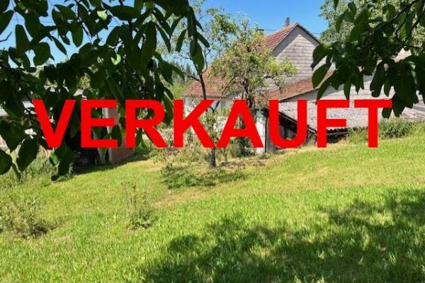 VERKAUFT i. 2025 - Für Heimwerker, Garagen, Schopf, Abstellunterstände, Wiesen, alter Baumbestand, Areal ca. 1.340m², älteres Wohnhaus, 4 Zi, EBK, Duschbad, Sauna, gedeckter Aussengartenfreisitz, Öl-ZH, HolzHZ, DG Ausbaureserve, Keller, gepfl. Hofplatz