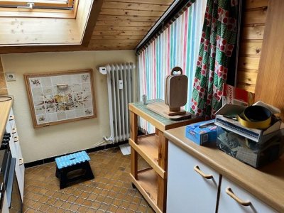 Charmante sonnige, lichtdurchflutete, modernisierte 2-Zi-Mais-Ferien-ETW Falkau, Dachterrasse zusätzlich Balkon, Blick in die Natur, EBK, zahlreiche Einbauten, neue Fenster und Bodenbeläge, neue Öl-Brennwert-Heizung, sep. Warmwasseraufbereitung, Keller