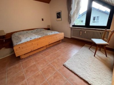 Ferienidyll, 2-Zi-ETW Falkau, 6km b. Schluchsee / Feldberg, ruhig, charmant, sonnig, lichtdurchflutet, alle Bodenbeläge, Terrasse + Blk, Fenster, Heizung erneuert, ebenerdig über eine halbe Treppe zugänglich, in herrlicher Naturlandschaft