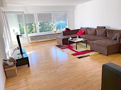 Haus im Haus 4-Zi-Whg, 2 Balkone + Büro / GästeZi., überd. Terrasse, Rasengrundstück, Garage, schöne sonnige Westlage, Nähe Schule, Kindergarten in unmittelbarer Nähe, Bushaltestelle