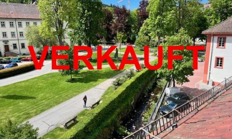 VERKAUFT i. 2025 - Willkommen in Ihrer neu renovierten 4-Zi-ETW Am Kurpark, Dom, in denkmalgeschütztem Gebäude, zentral gelegen, EBK / Türen / Holzpellet-Heizung erneuert, traumhafte Aussicht auf Park