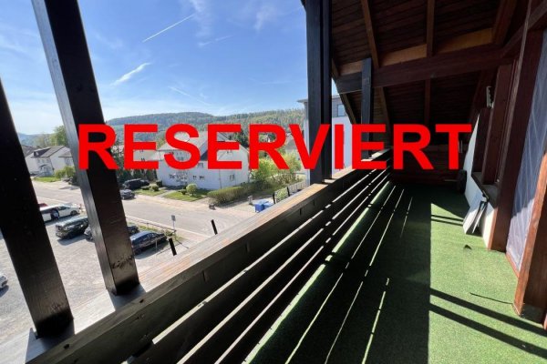 2 1/2 Zi.-Whg, ca. 80 m² Wohnfl., Lift, grosser Balkon, Blick, EBK a.W., Fliesenböden, Fb-Heiz., helle, geräumige, lichtdurchflutete Wohnung, Bad, Dusche + Wanne, Fenster, Keller, Fahrradraum, WM-Raum, Trockenraum
ruhige zentrale Lage, altersgerecht