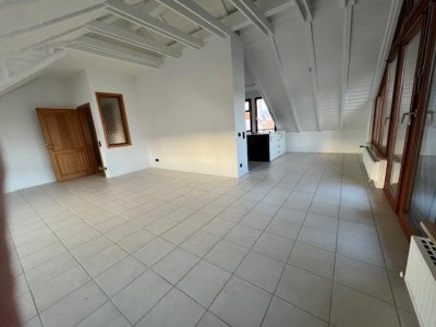 2 1/2 Zi.-Penthouse, Südbalkon, Lift, ruhig, Arzt / Apotheke / Einkauf vor der Türe, Bushaltestelle, Top Lage, altersgerecht, Kfz-Stellplatz