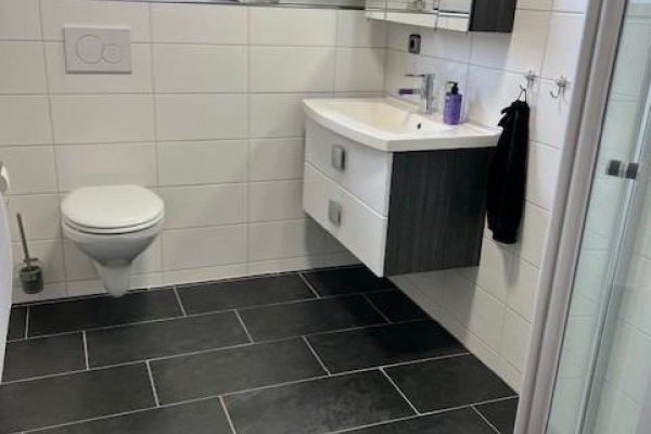 Duschbad mit bodenebener Dusche