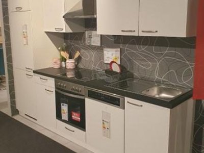 4 ½-Zi-Terrassen-Whg ca. 150m² Wohnfl. ideal Wohnen / Arbeiten – Büro-Praxis, grosse Sonnenterrasse, mod. helles schickes Bad, Parkett, 3fach-Verglasung, Fussbodenheizung