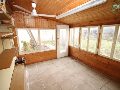 Ält. Haus m. Treppenlift, charmantem Garten, Wintergarten, Werkstatt, 5 Zi., 2 Garagen, ideal für Heimwerker u. Grenzgänger, Zollübergang + 