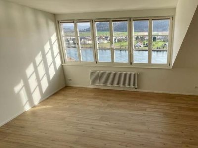 Waldshut-Innenstadt, Rheinstraße, Panoramarheinblick, energetisch sanierte, lichtdurchflutete Studio-Whg., ca. 89 m² Wohnfl., exklusive, hochwertige, gut ausgestattete EBK Essbar, Einbauten, Galerie, günstiger Energieverbrauch / eigene Etagenheiz. m. in