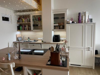 Waldshut-Innenstadt, Rheinstraße, Panoramarheinblick, energetisch sanierte, lichtdurchflutete Studio-Whg., ca. 89 m² Wohnfl., exklusive, hochwertige, gut ausgestattete EBK Essbar, Einbauten, Galerie, günstiger Energieverbrauch / eigene Etagenheiz. m. in