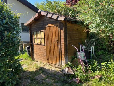 Charmantes, gepflegtes, regelmässig renov. EFH mit idyllischem Gartenfreisitz und hochwertiger Ausstattung – Ihr neues Zuhause mit traumhaftem Bergblick
gr. Sonnenterr., alter Baumbestand, ruh. Lage, Zentralheizung von 2004, Schwedenofen, Kunst, Garage