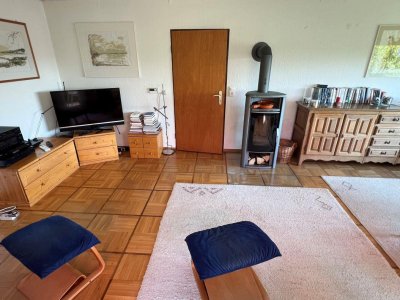 Gepflegtes, regelmässig renoviertes EFH, gr. Sonnenterrasse, alter Baumbestand, ruhige Lage, Zentralheizung von 2004, Schwedenofen, Kunst, Garage