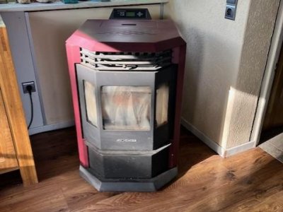 Idyllisch, in der Natur eingebettet gelegenes Wohn- auch Ferienhaus, Waldrand, Sackgasse, Eckgrundstück ca. 660 m², in ruhiger Ortsrandalleinlage, Wintergarten, Terrasse, Markise, Freisitz, ZH, Holzpellet, Schwedenofen, Garage